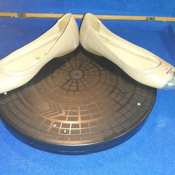 Coach " Chelsea " Beige & Silver Leather Cap Toe Ballet Flats Sz. 6.5B - Picture 7 of 9